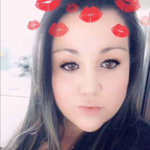 Meet your Posher, Yaima